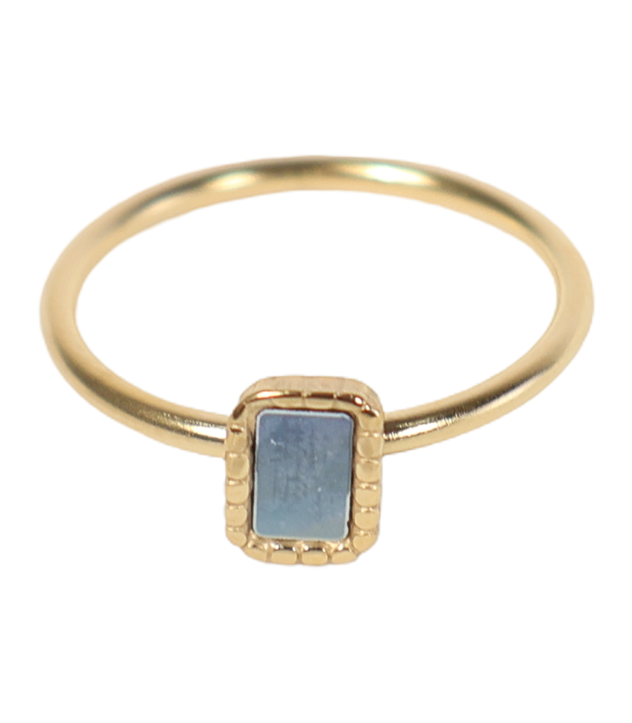 con aro bañado en oro