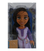 con vestido morado y accesorios.