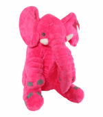 con colmillos blancos y detalles grises en las patas.