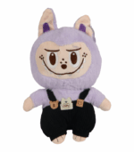 Primer plano de un peluche Labubu de color lavanda