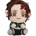 Primer plano de un peluche chibi (estilo super deformed) de Tanjiro Kamado de Demon Slayer