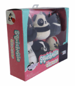 un perro negro con manchas blancas y un pingüino. El empaque es rojo y turquesa.