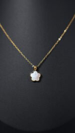 Cadena con Trébol de Nacar
